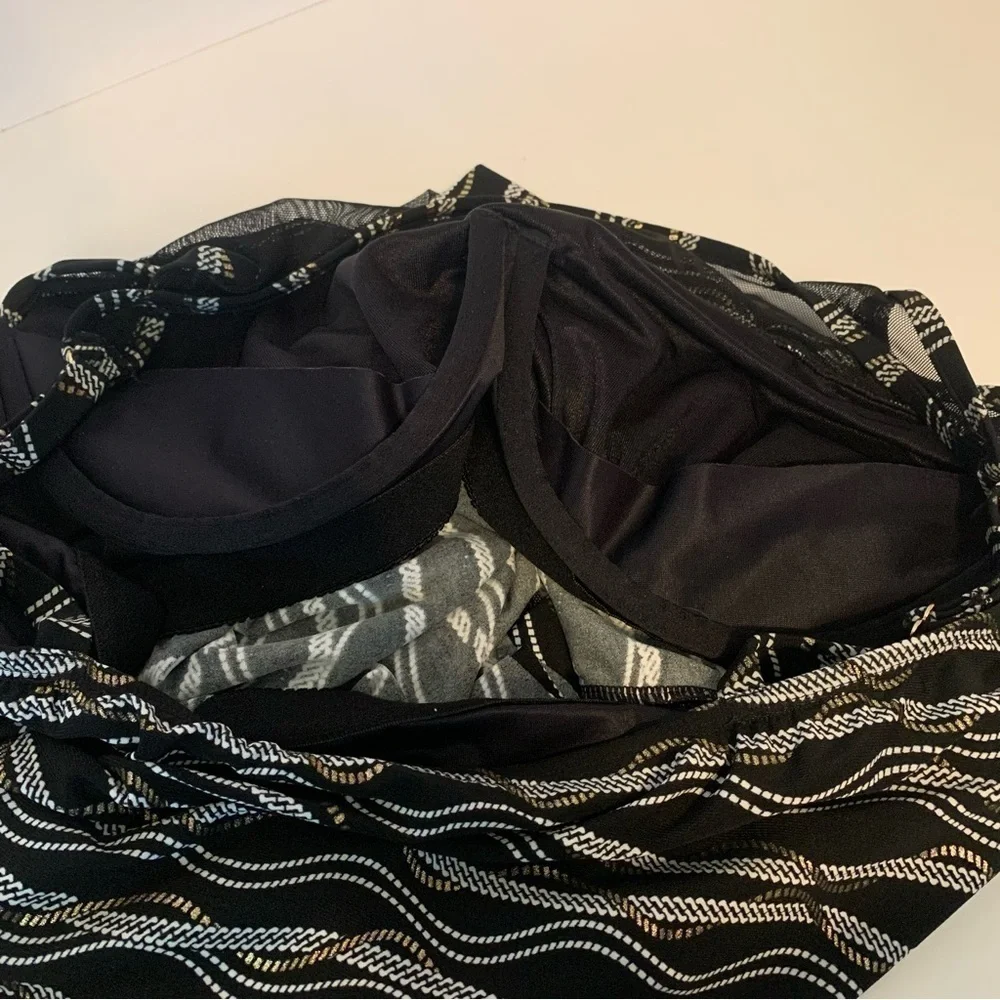NWT. MIRACLESUIT Linked In Mirage Tankini Swim Top